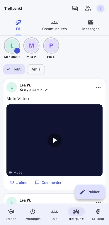 Piazza : statuts et fil de publications avec photos et vidéos.